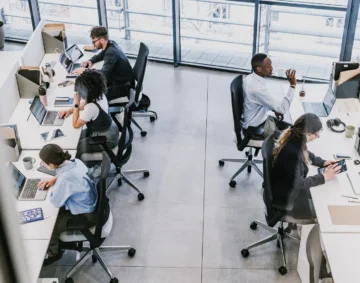 HILLWAY - Raport Human Capital Trends 2025 Deloitte stagility